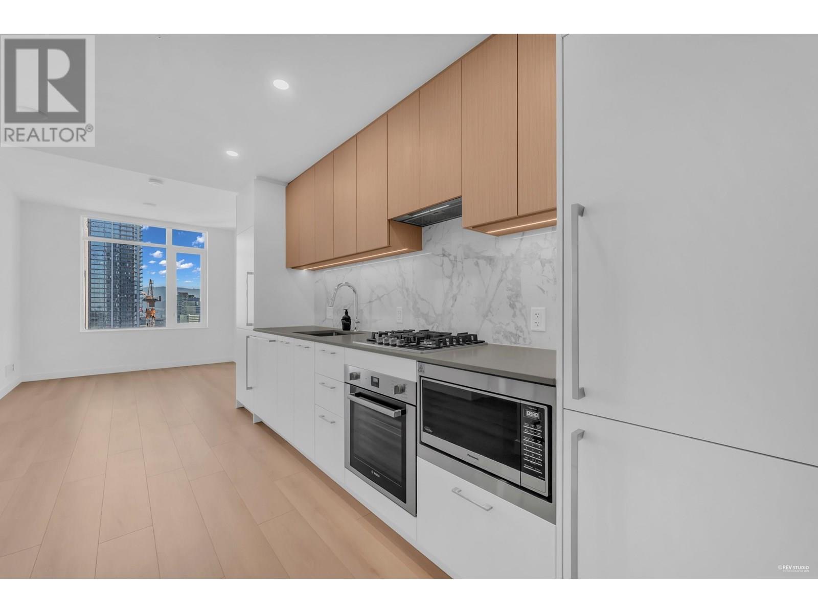 907 6468 Willingdon Avenue Property Photo 1