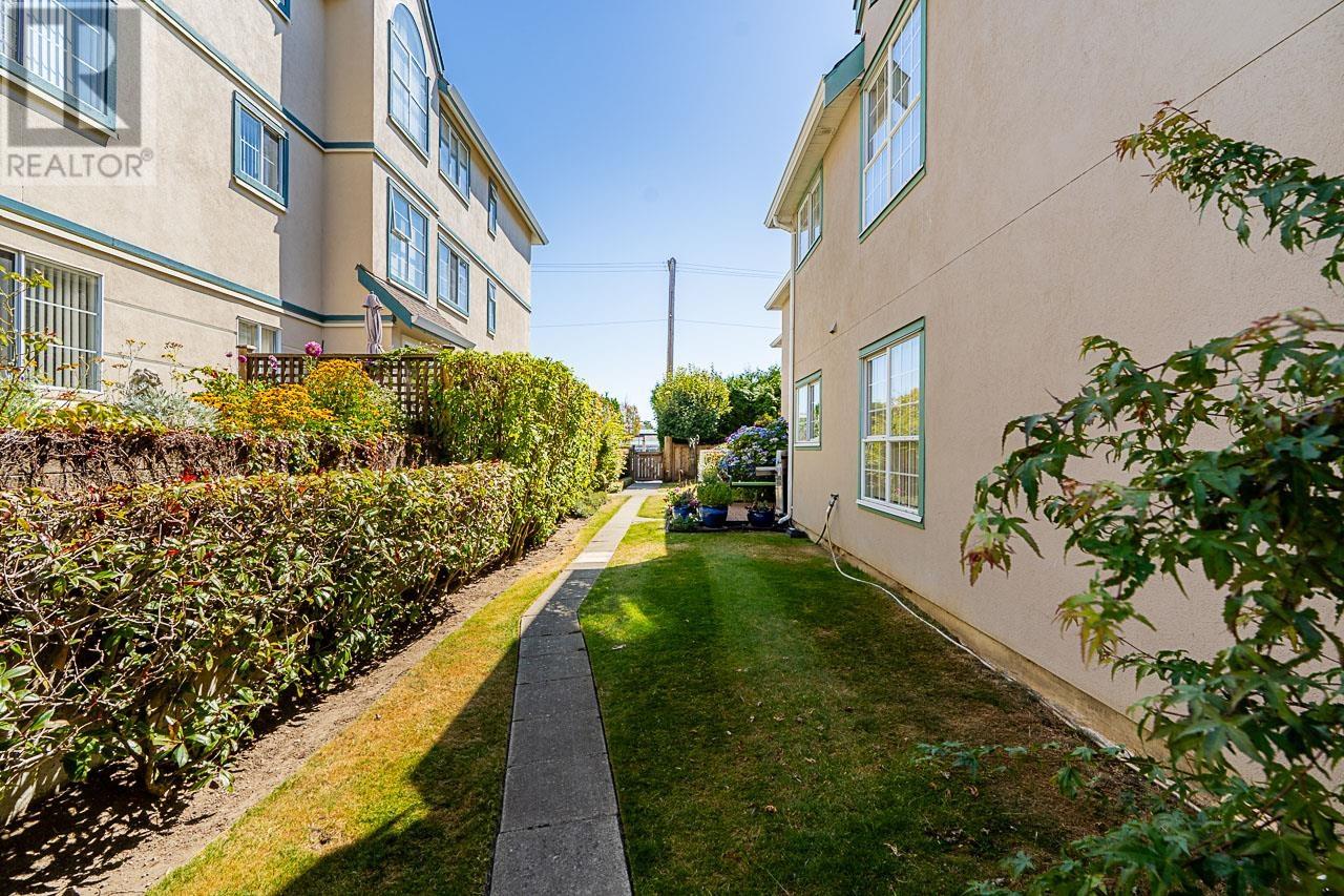 103 1140 55 Street Property Photo 33