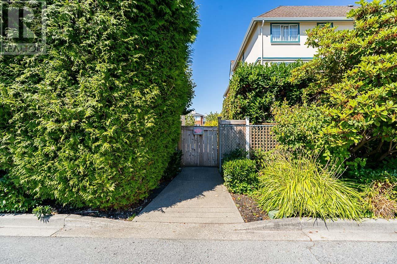 103 1140 55 Street Property Photo 35