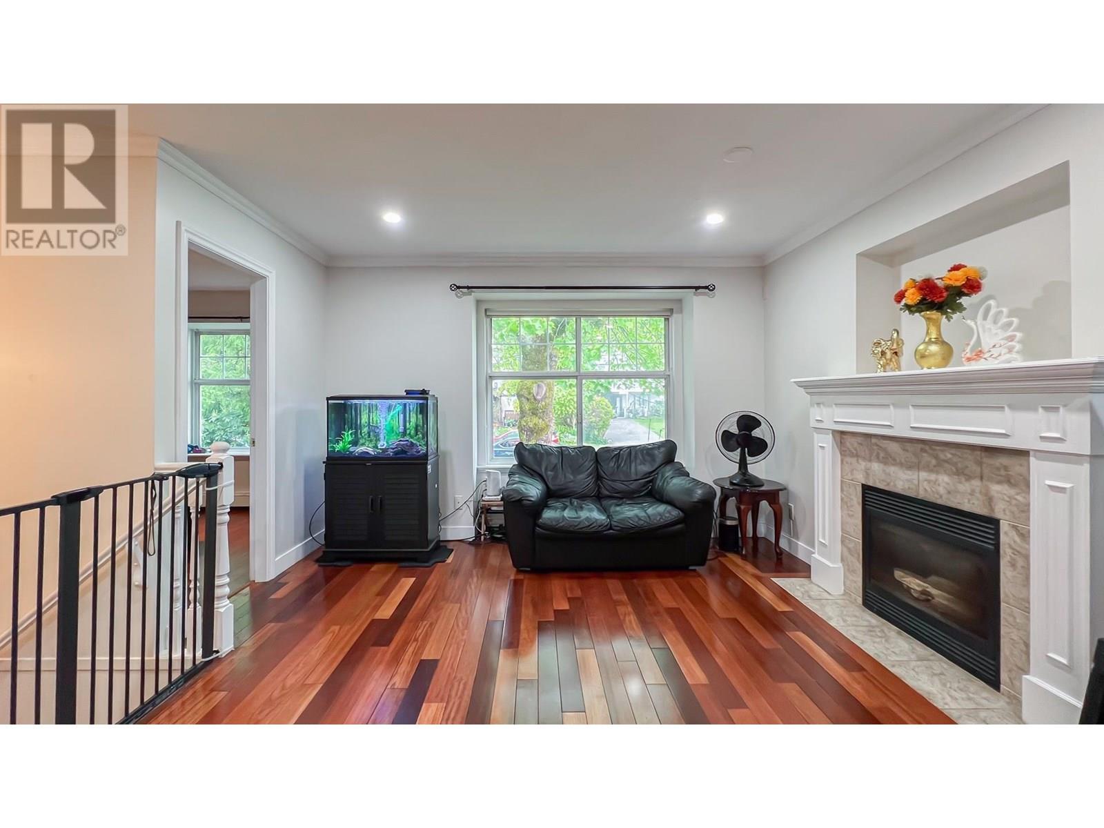 1553 Burrill Avenue Property Photo 2