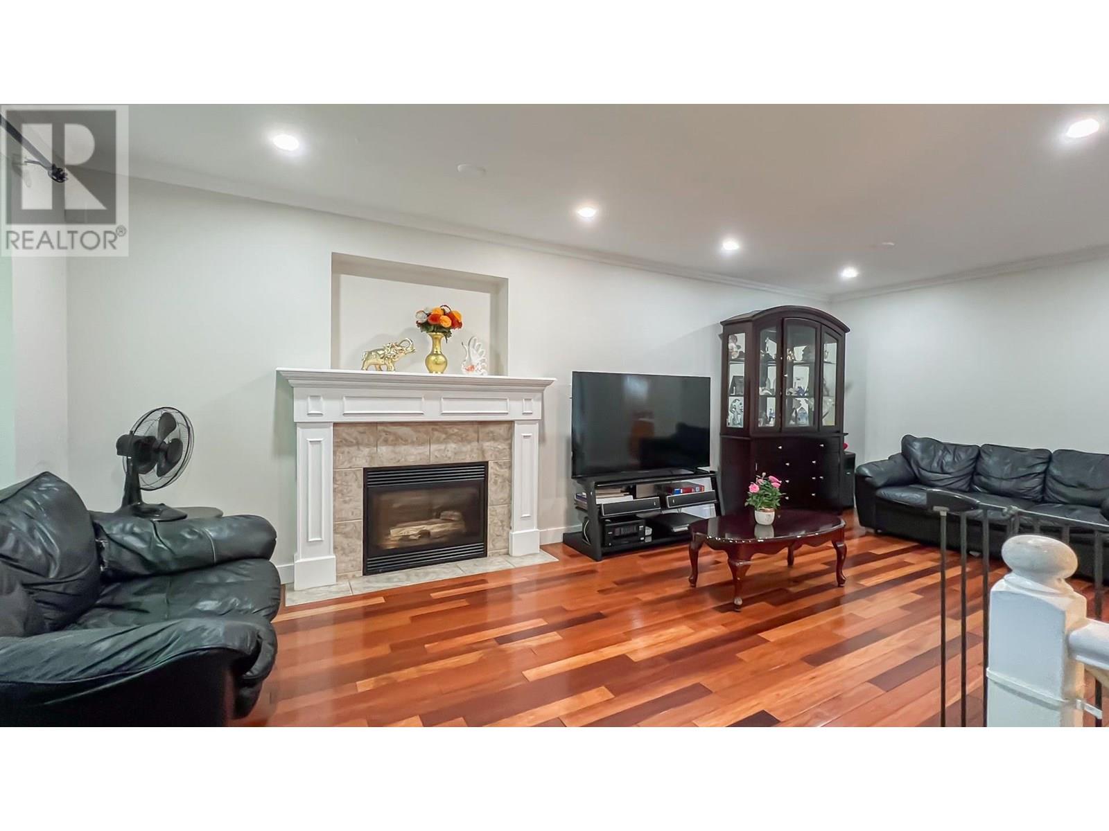 1553 Burrill Avenue Property Photo 4