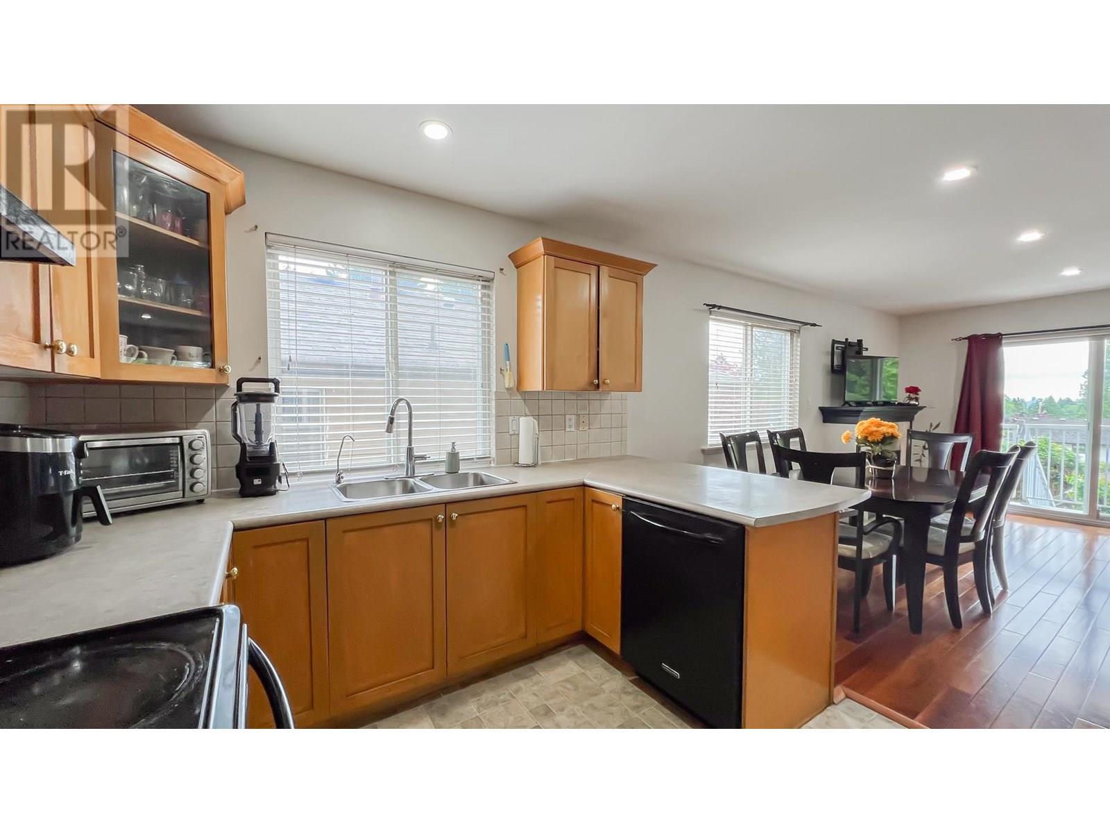 1553 Burrill Avenue Property Photo 6