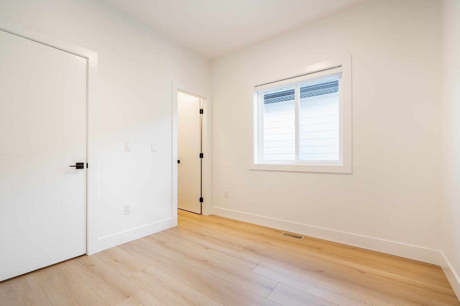 102 16689 16 Avenue Property Photo 16