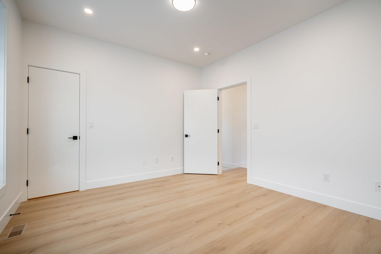 102 16689 16 Avenue Property Photo 17