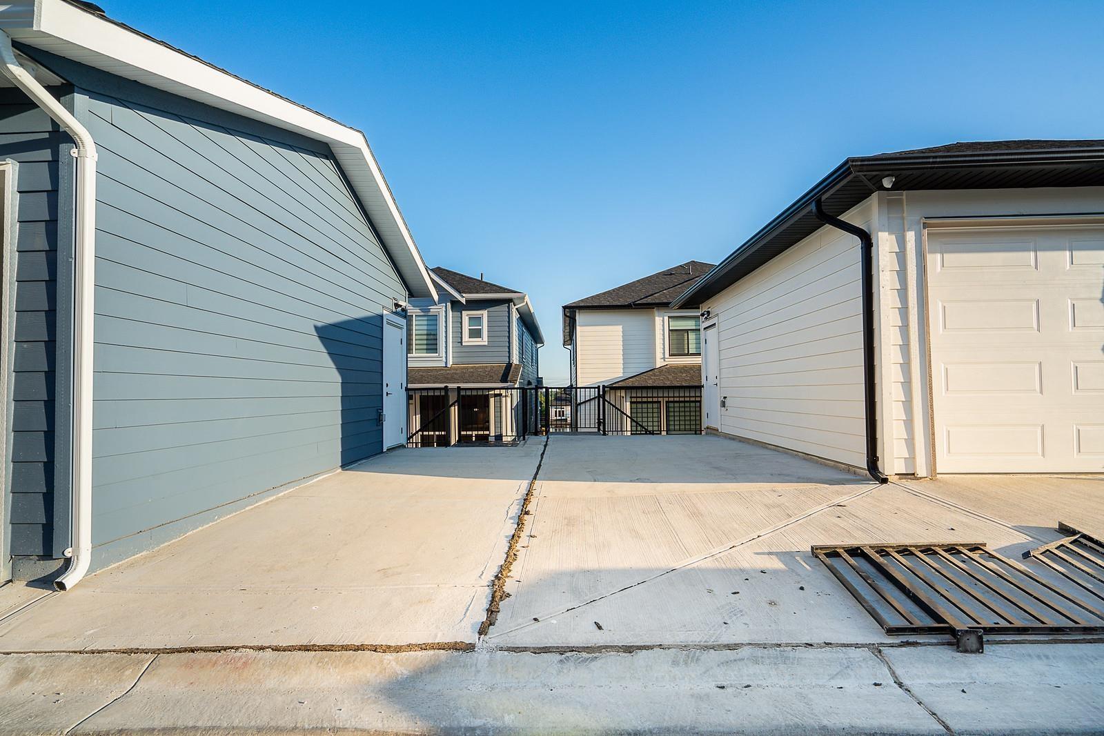 102 16689 16 Avenue Property Photo 27