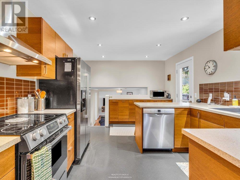 999 53a Street Property Photo 3