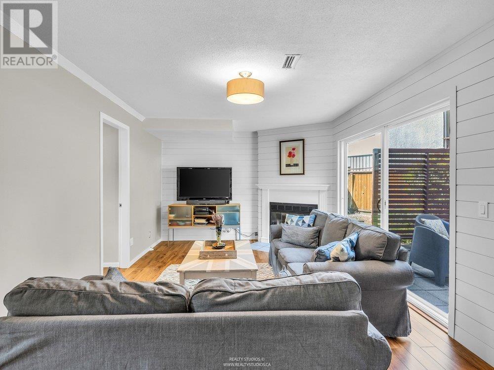 999 53a Street Property Photo 12