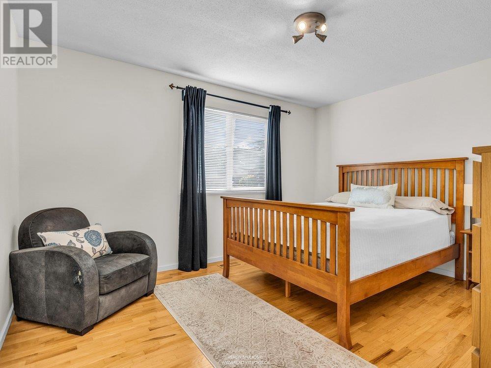 999 53a Street Property Photo 25
