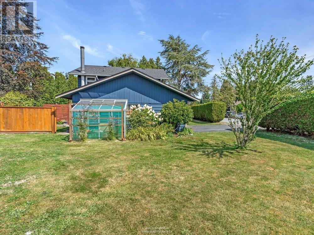 999 53a Street Property Photo 36