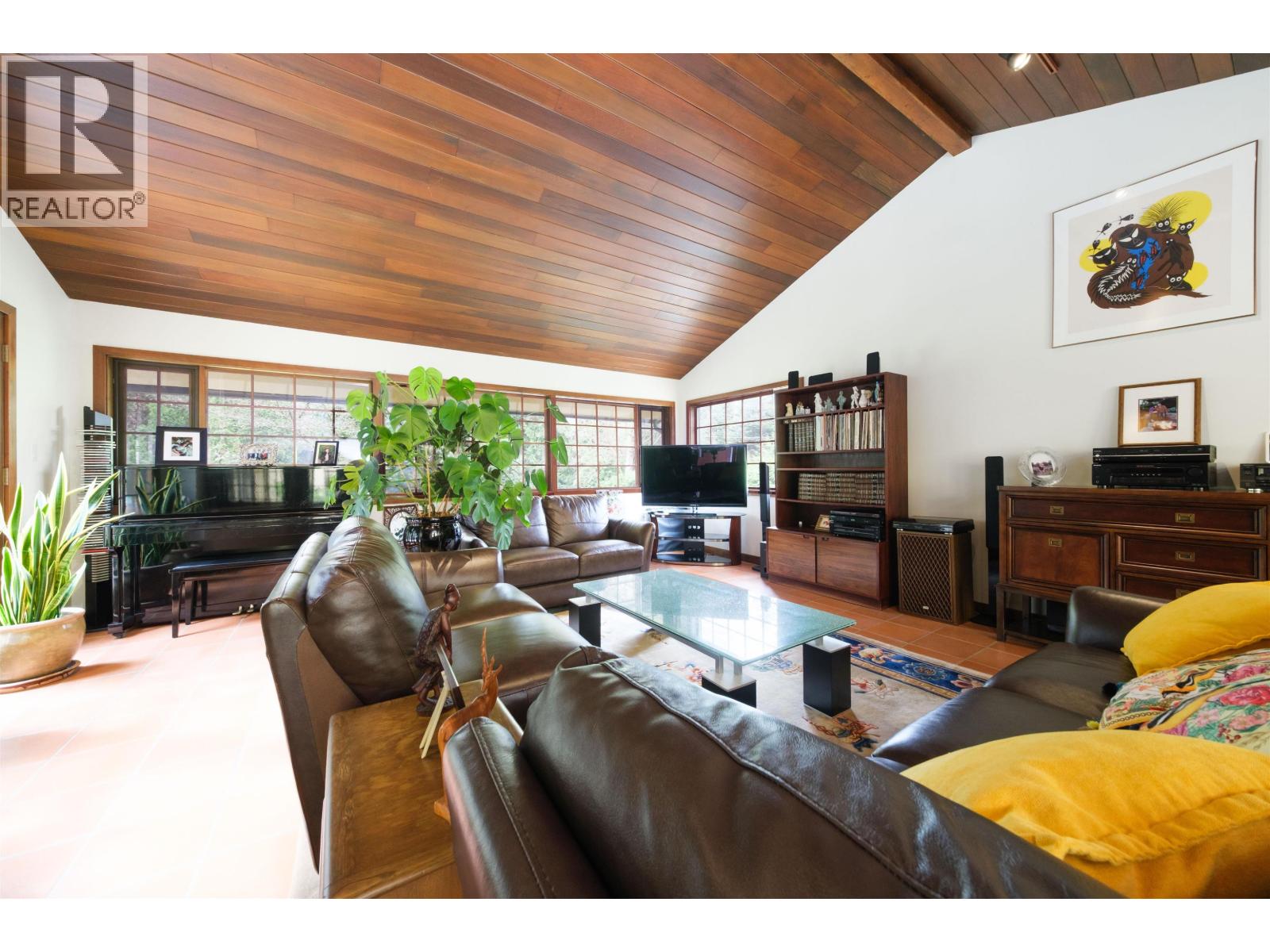 6000 Buckingham Avenue Property Photo 3