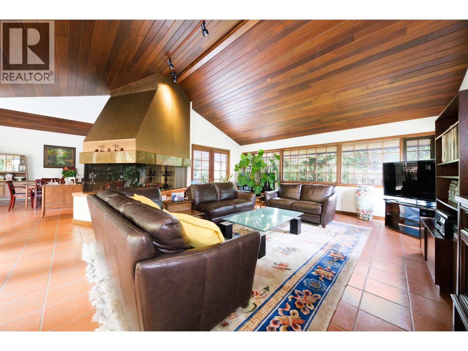 6000 Buckingham Avenue Property Photo 4