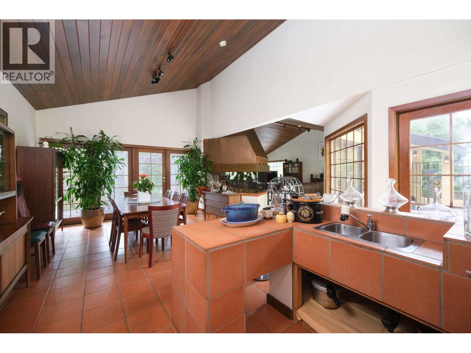 6000 Buckingham Avenue Property Photo 8