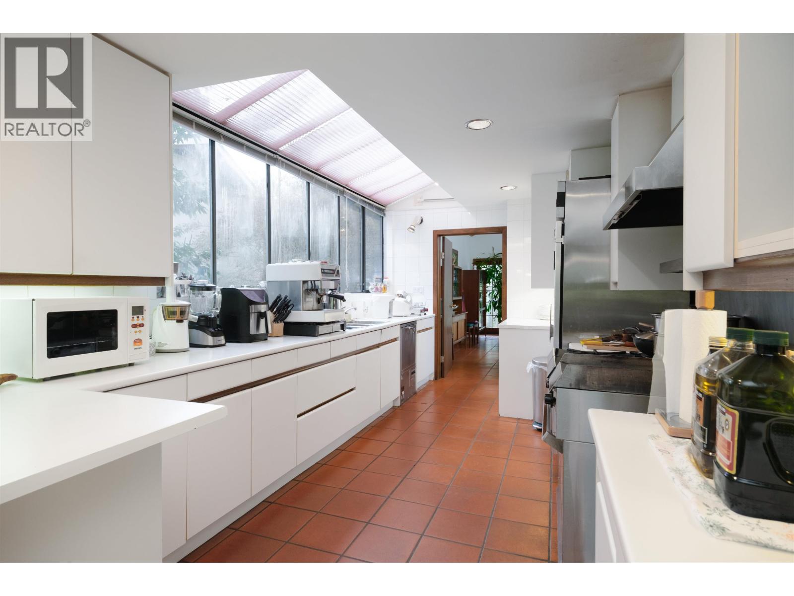 6000 Buckingham Avenue Property Photo 10