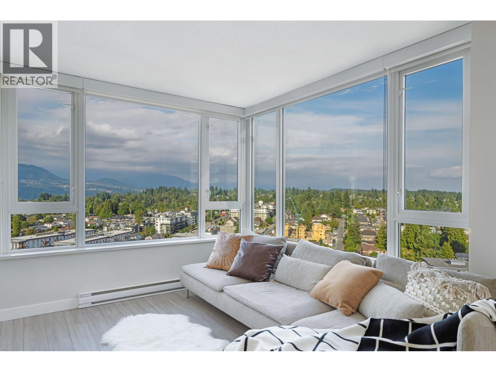 2607 570 Emerson Avenue Property Photo 1