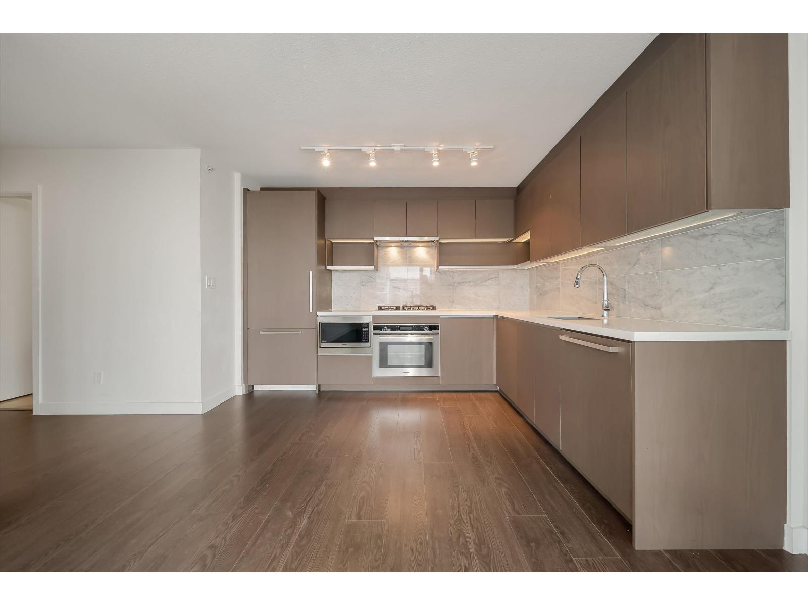 13696 100 #4508 Property Photo 18