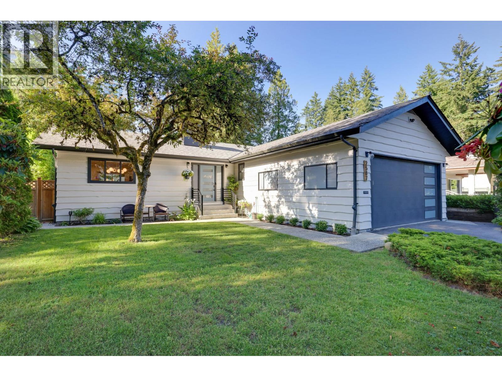 2587 LARKIN AVENUE Property Photo 1