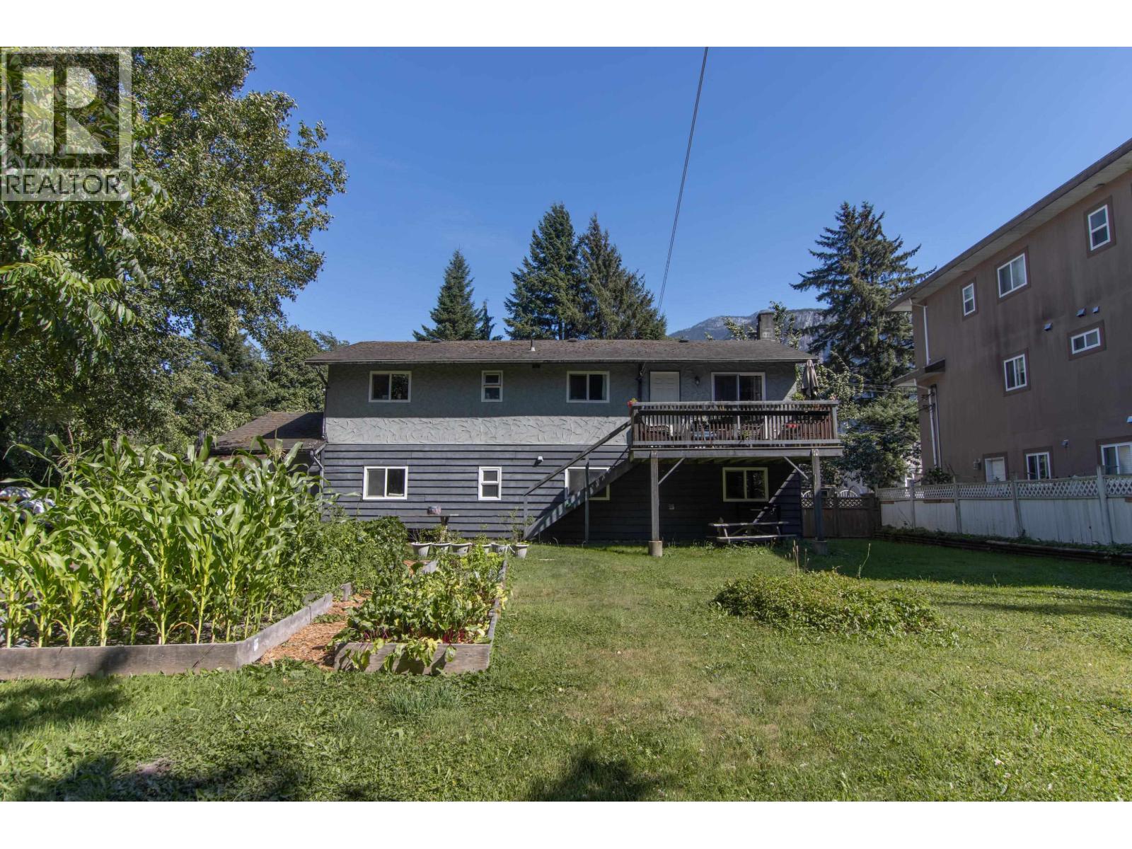 38069 Fifth Avenue Property Photo 4
