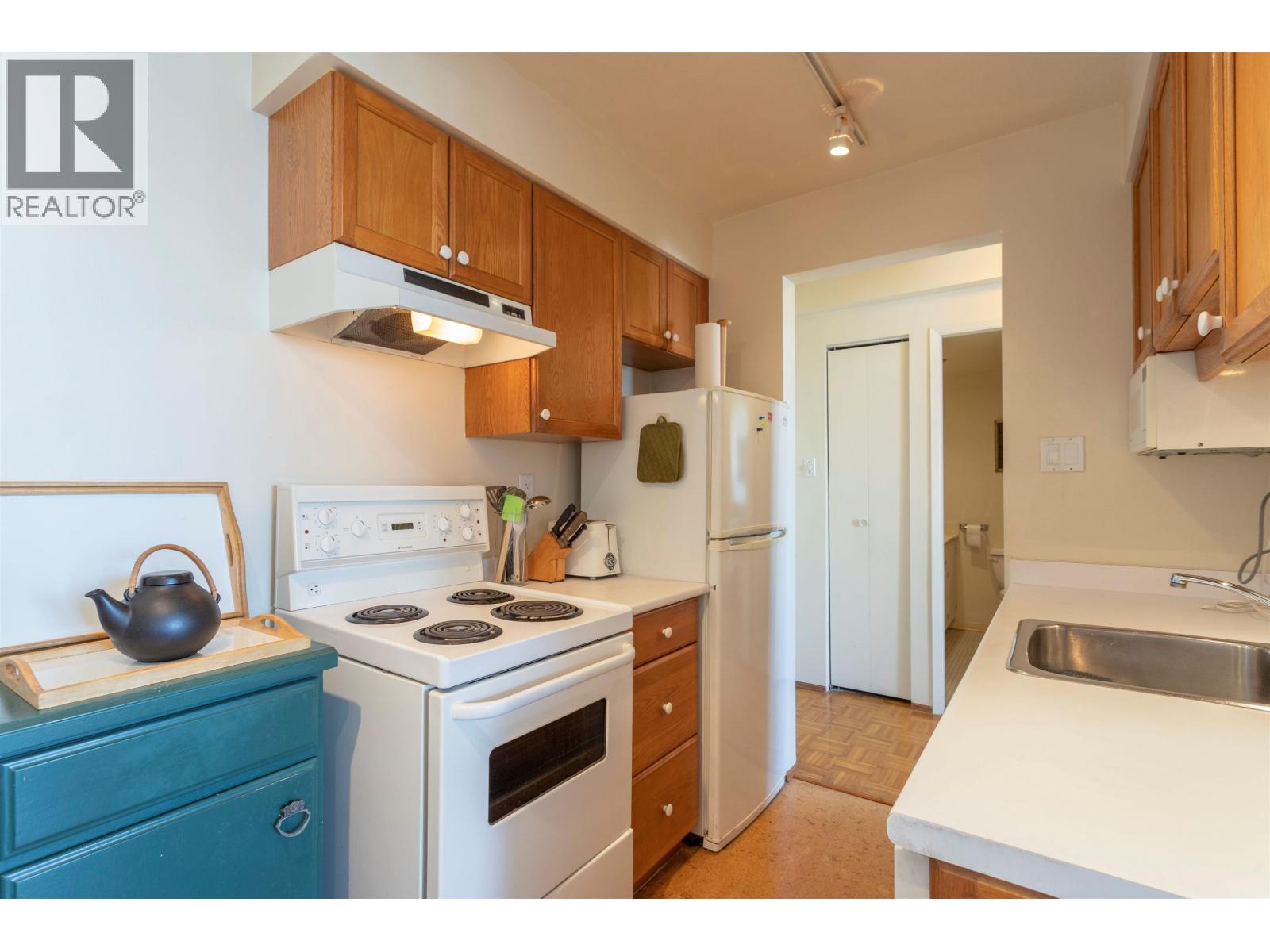 904 1850 Comox Street Property Photo 14