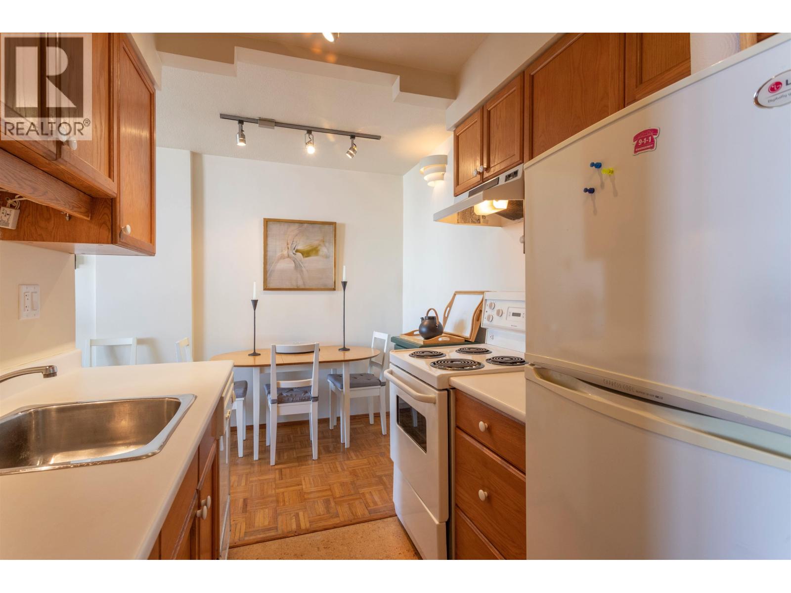 904 1850 Comox Street Property Photo 16