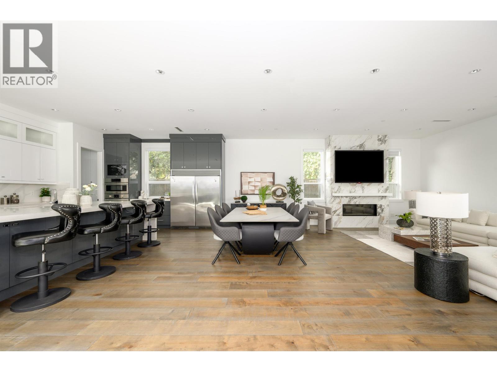 5477 15b Avenue Property Photo 7