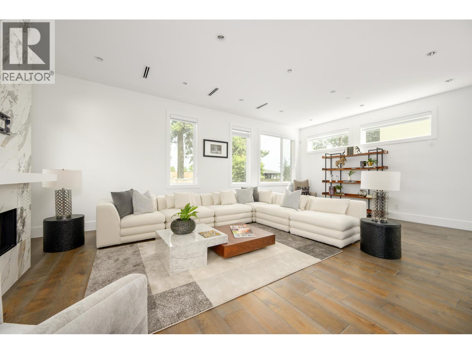 5477 15b Avenue Property Photo 10