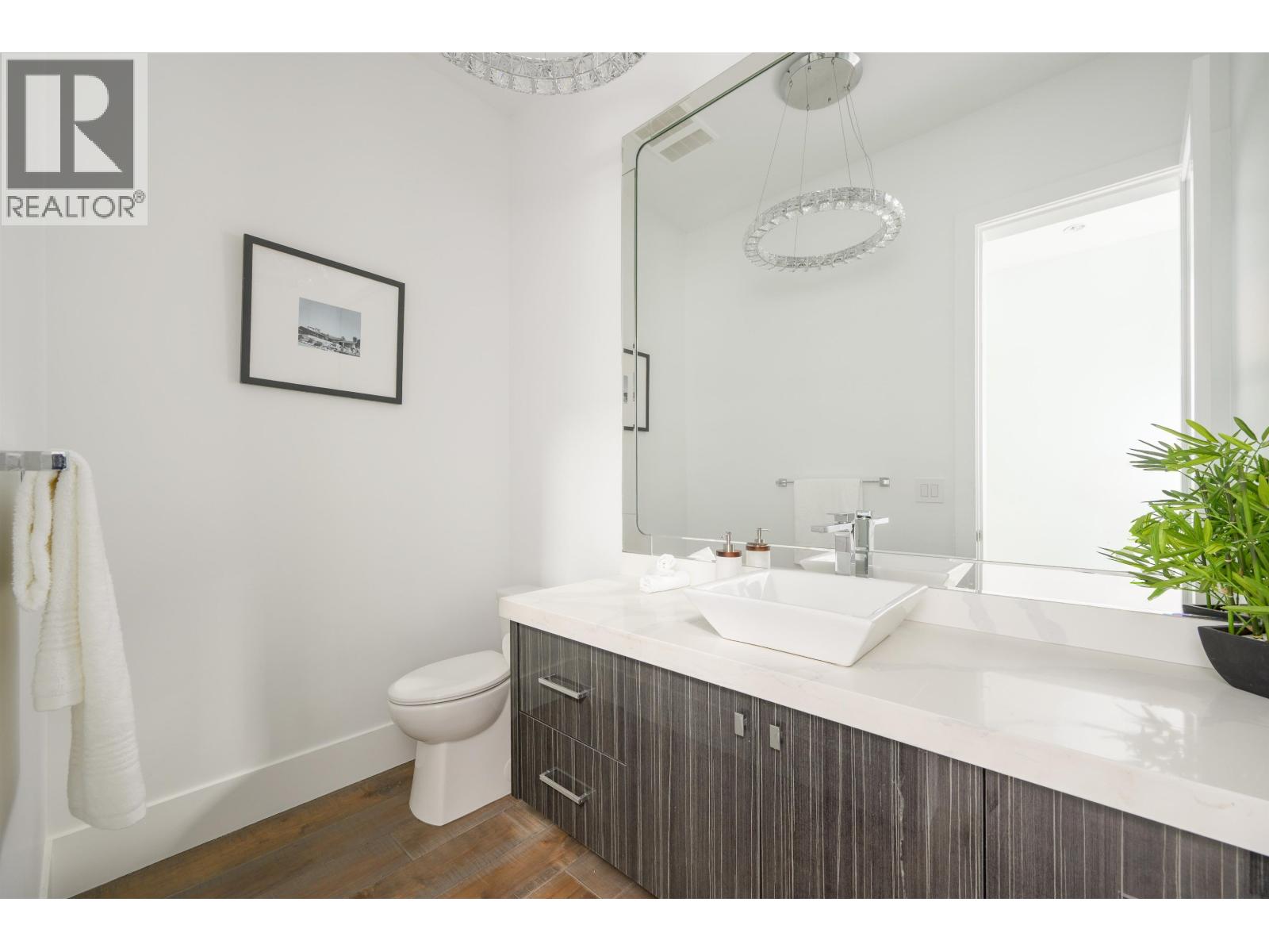 5477 15b Avenue Property Photo 12