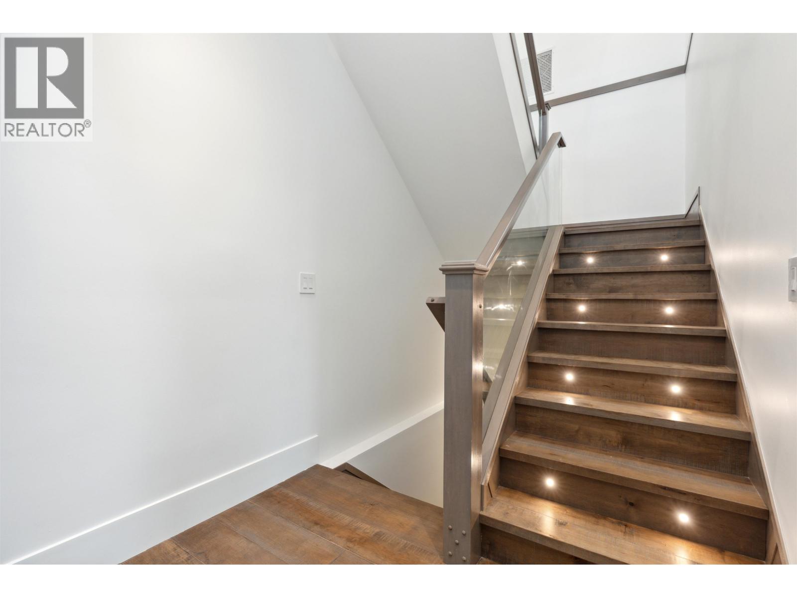 5477 15b Avenue Property Photo 17