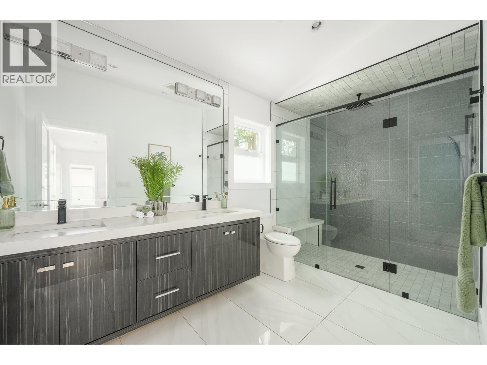 5477 15b Avenue Property Photo 23