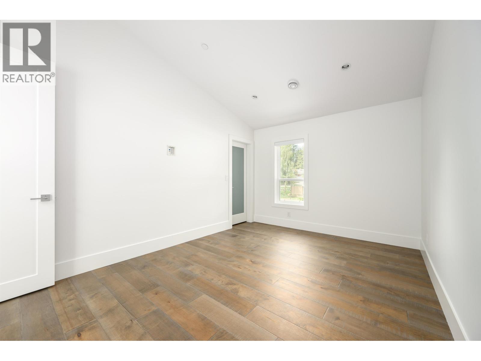 5477 15b Avenue Property Photo 27