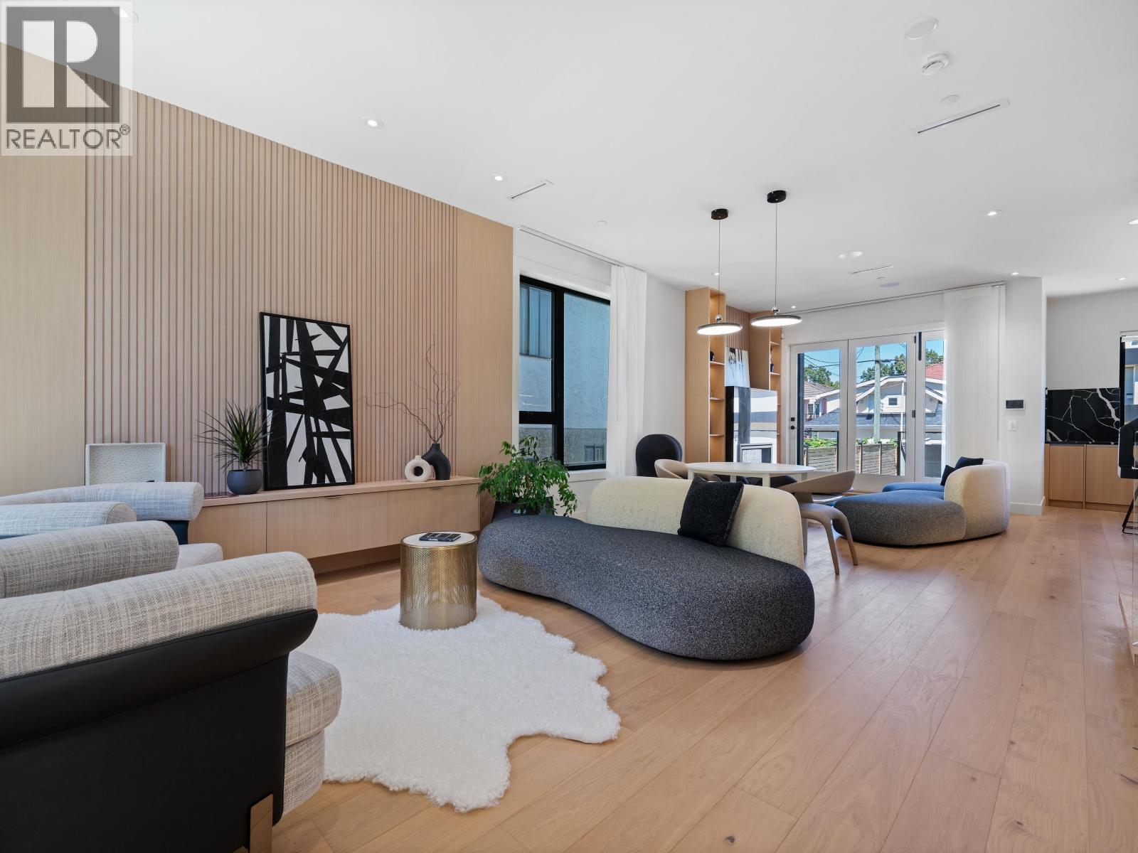 2111 East 46th Avenue Property Photo 1