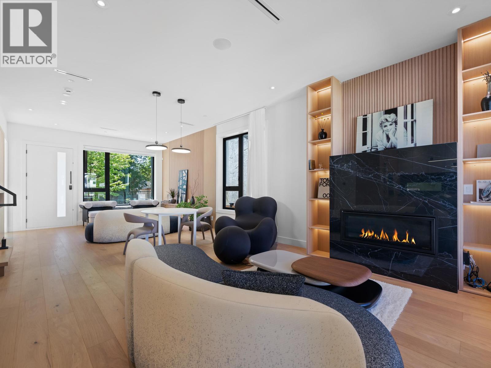 2111 East 46th Avenue Property Photo 5