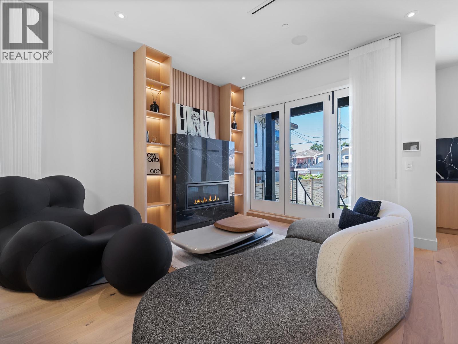 2111 East 46th Avenue Property Photo 6