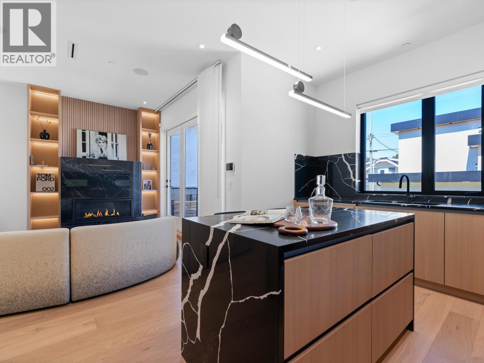 2111 East 46th Avenue Property Photo 7