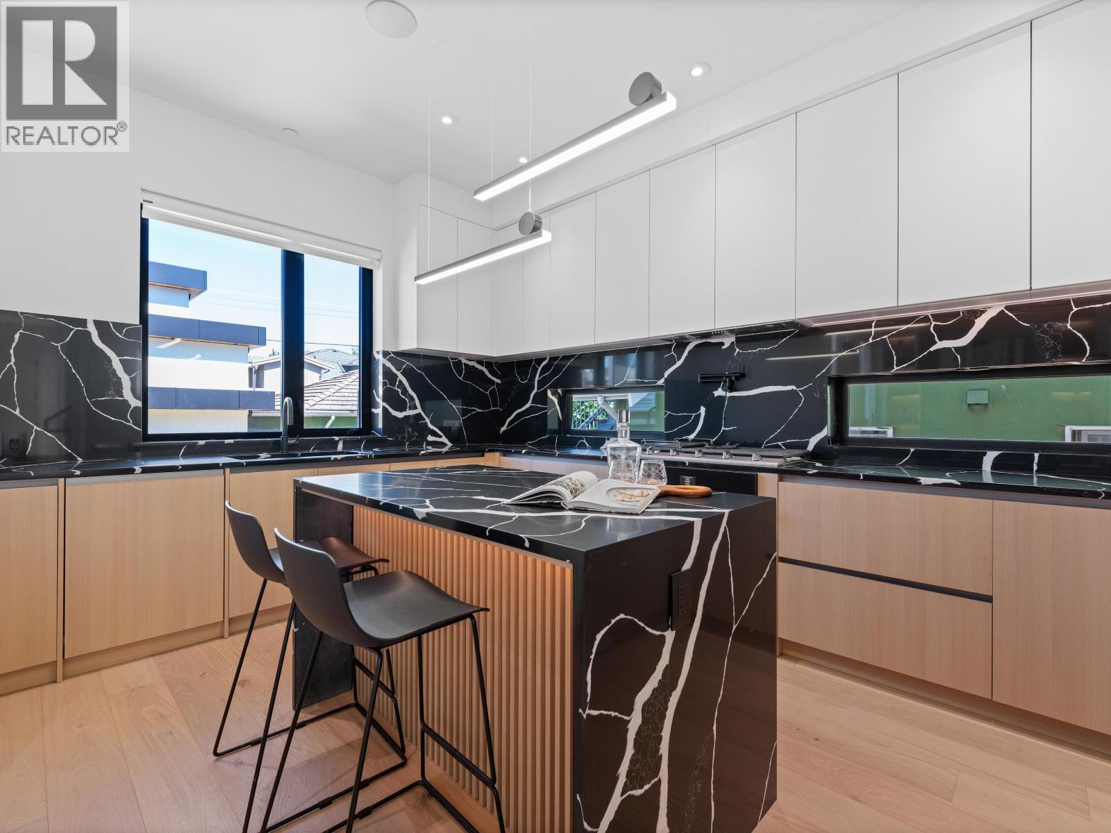 2111 East 46th Avenue Property Photo 8