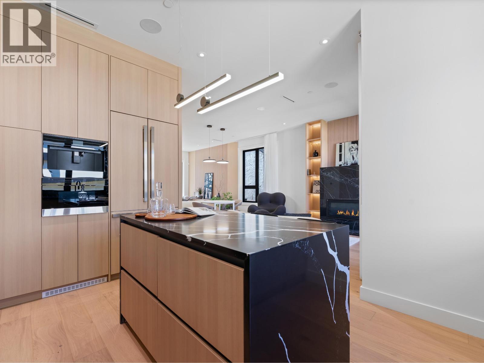 2111 East 46th Avenue Property Photo 10