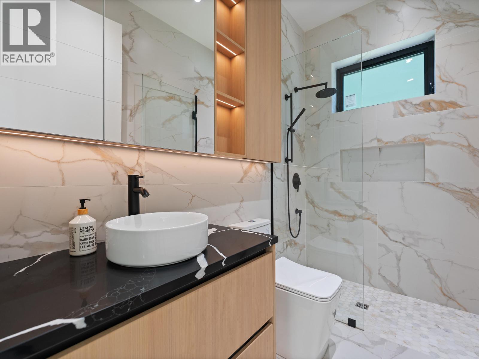 2111 East 46th Avenue Property Photo 11