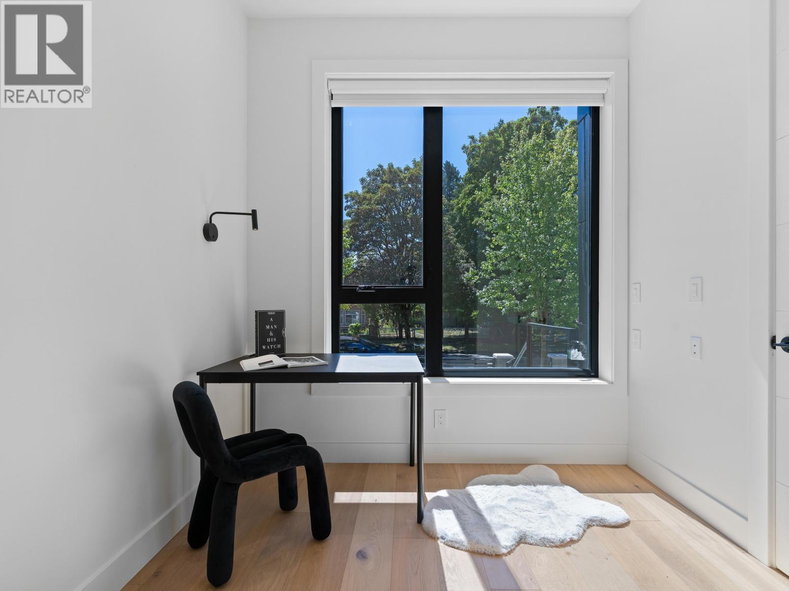 2111 East 46th Avenue Property Photo 12