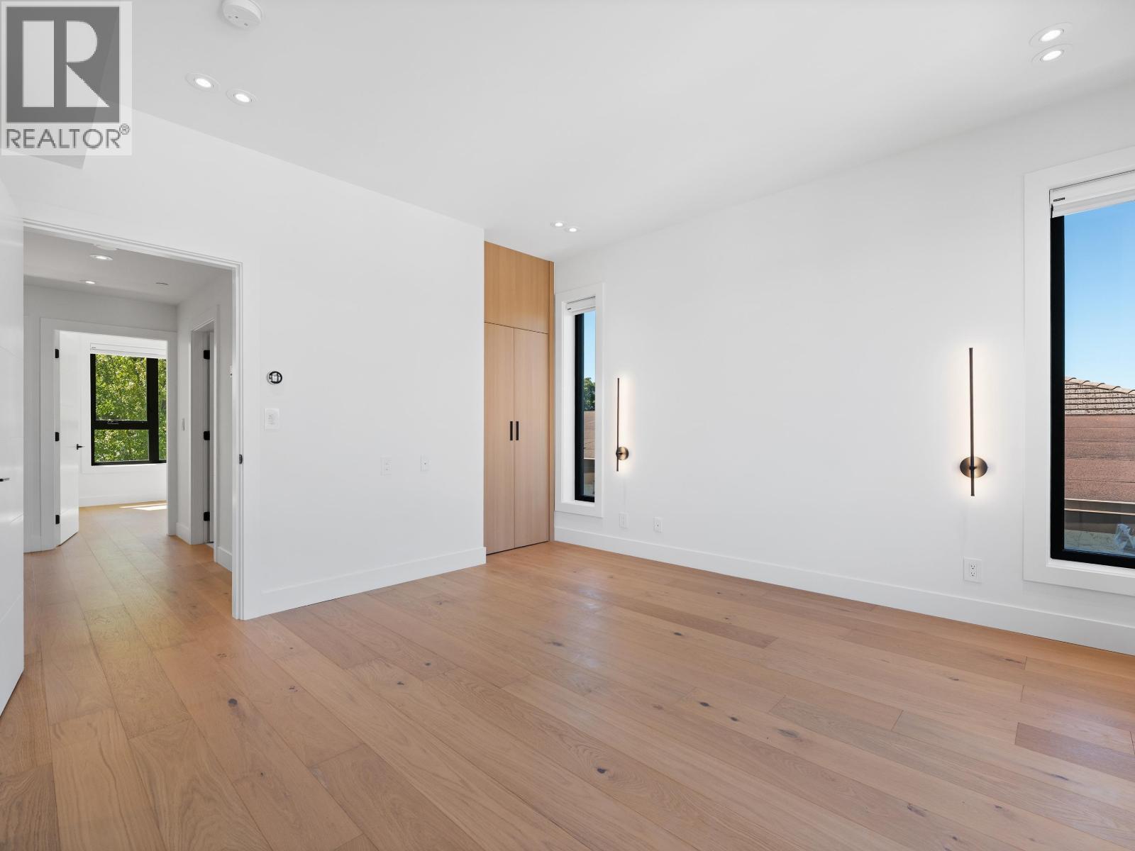 2111 East 46th Avenue Property Photo 14