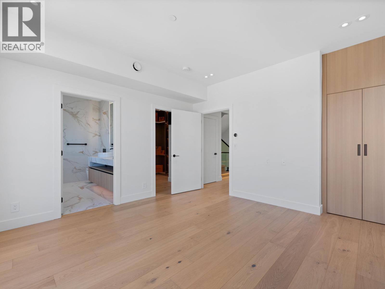 2111 East 46th Avenue Property Photo 15