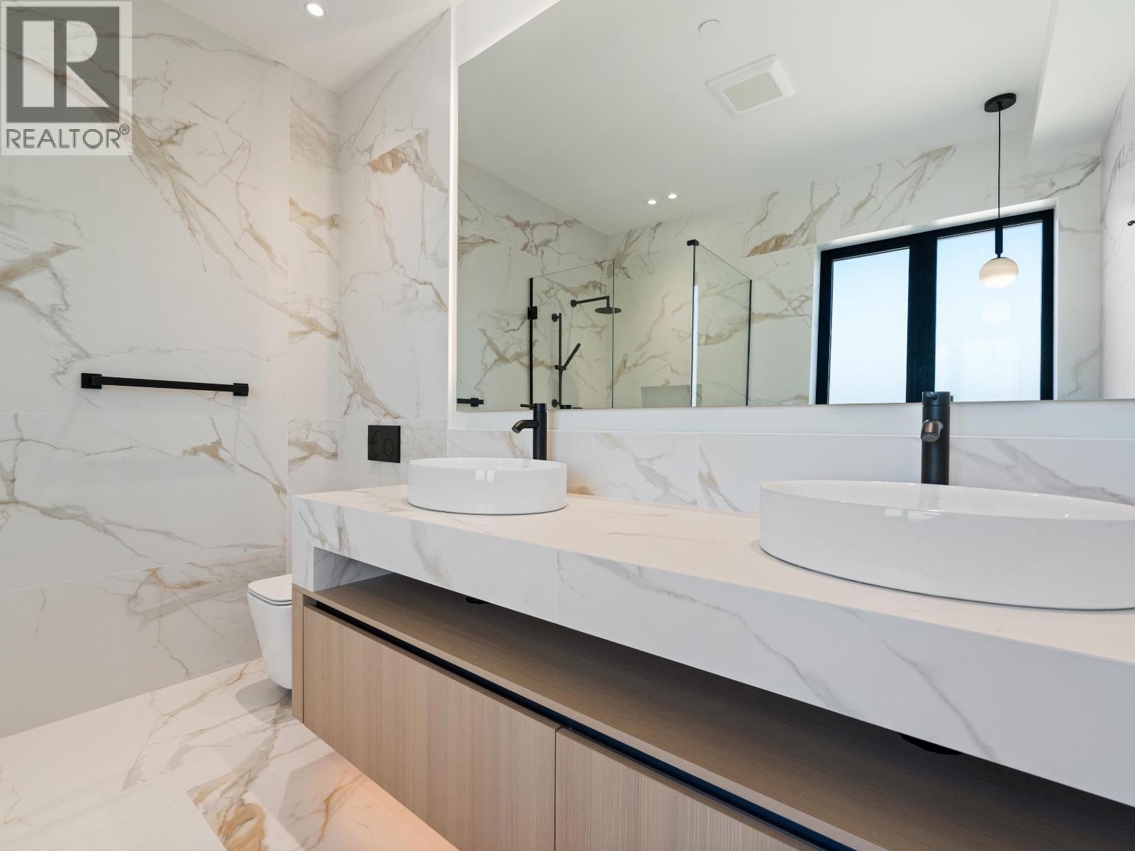 2111 East 46th Avenue Property Photo 17