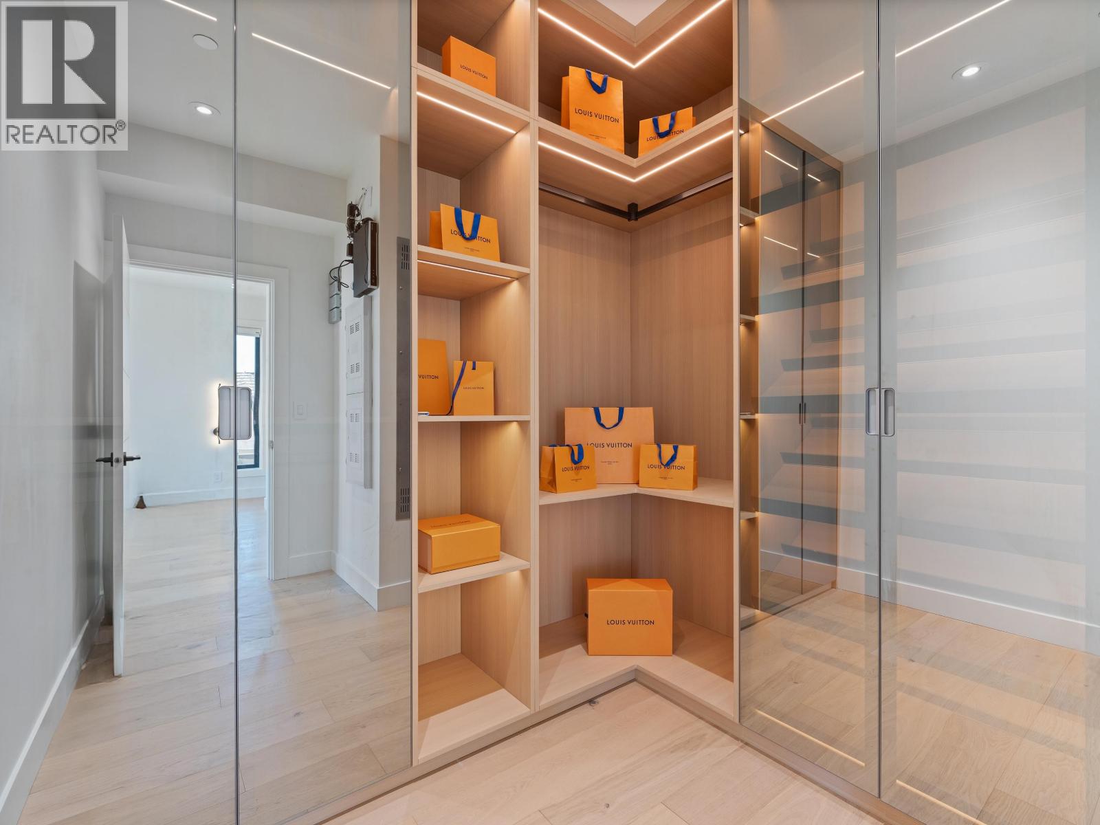 2111 East 46th Avenue Property Photo 18