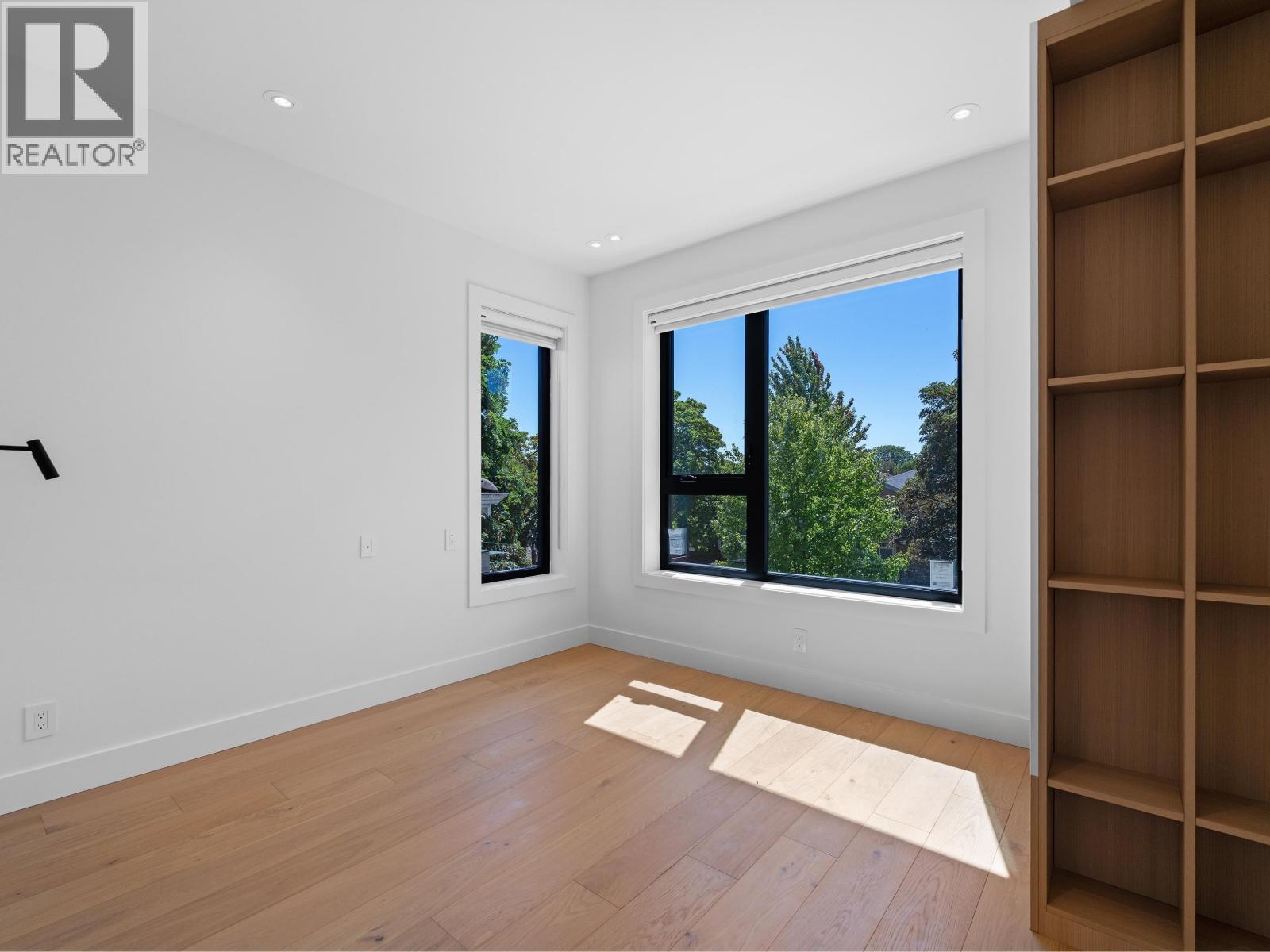 2111 East 46th Avenue Property Photo 20