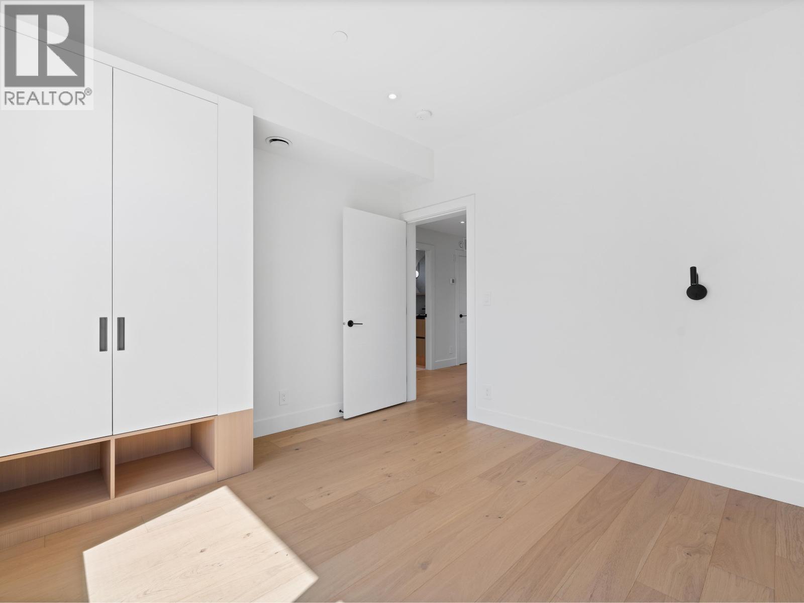 2111 East 46th Avenue Property Photo 24