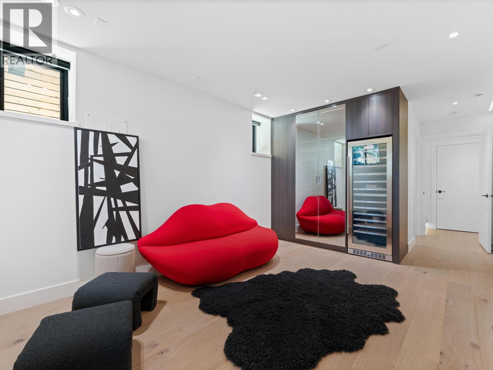 2111 East 46th Avenue Property Photo 27