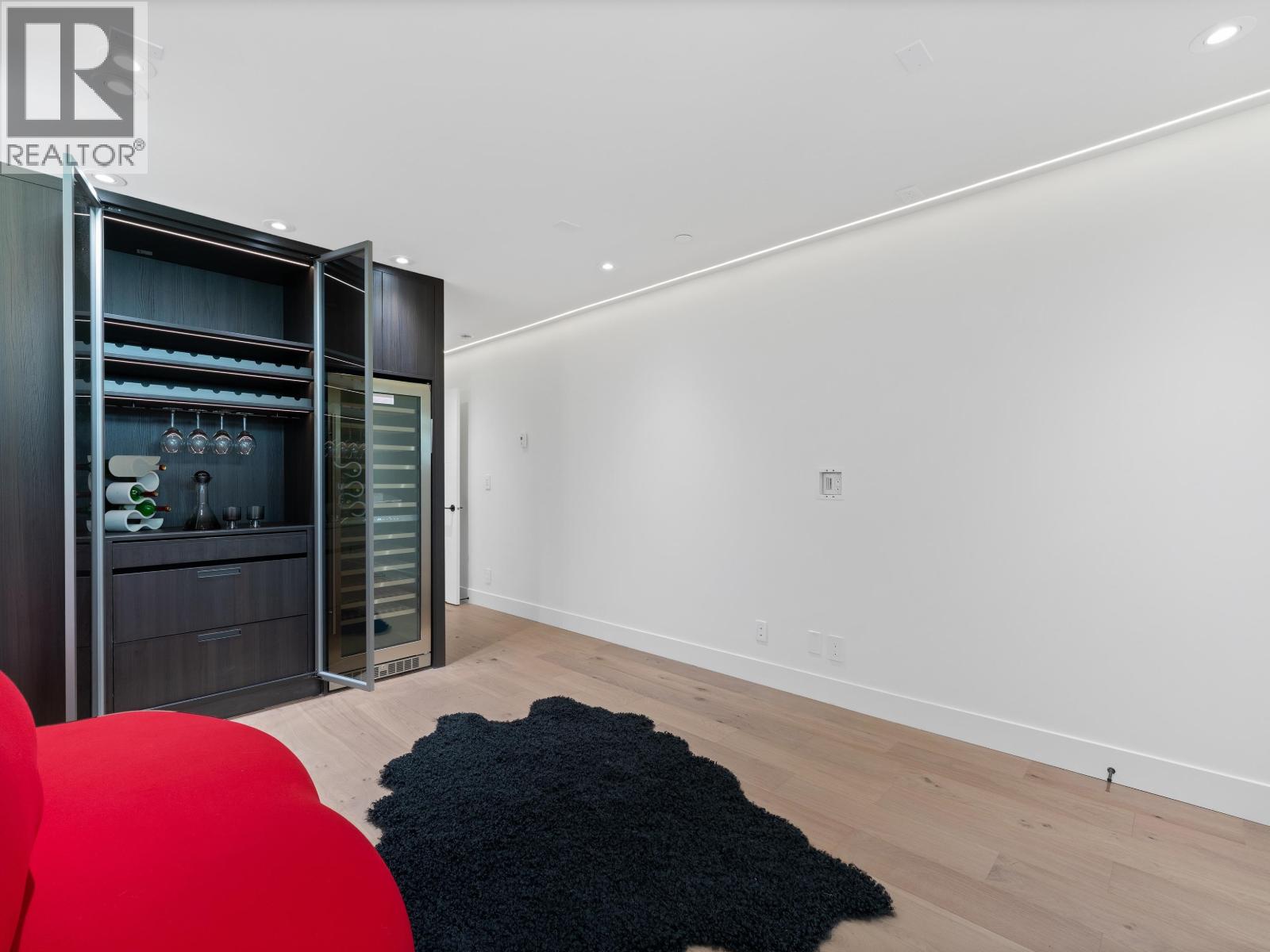 2111 East 46th Avenue Property Photo 28