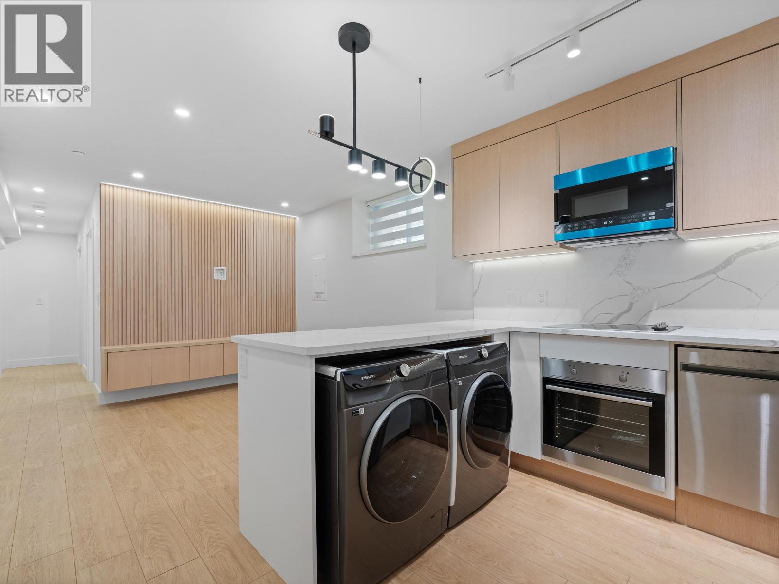 2111 East 46th Avenue Property Photo 31