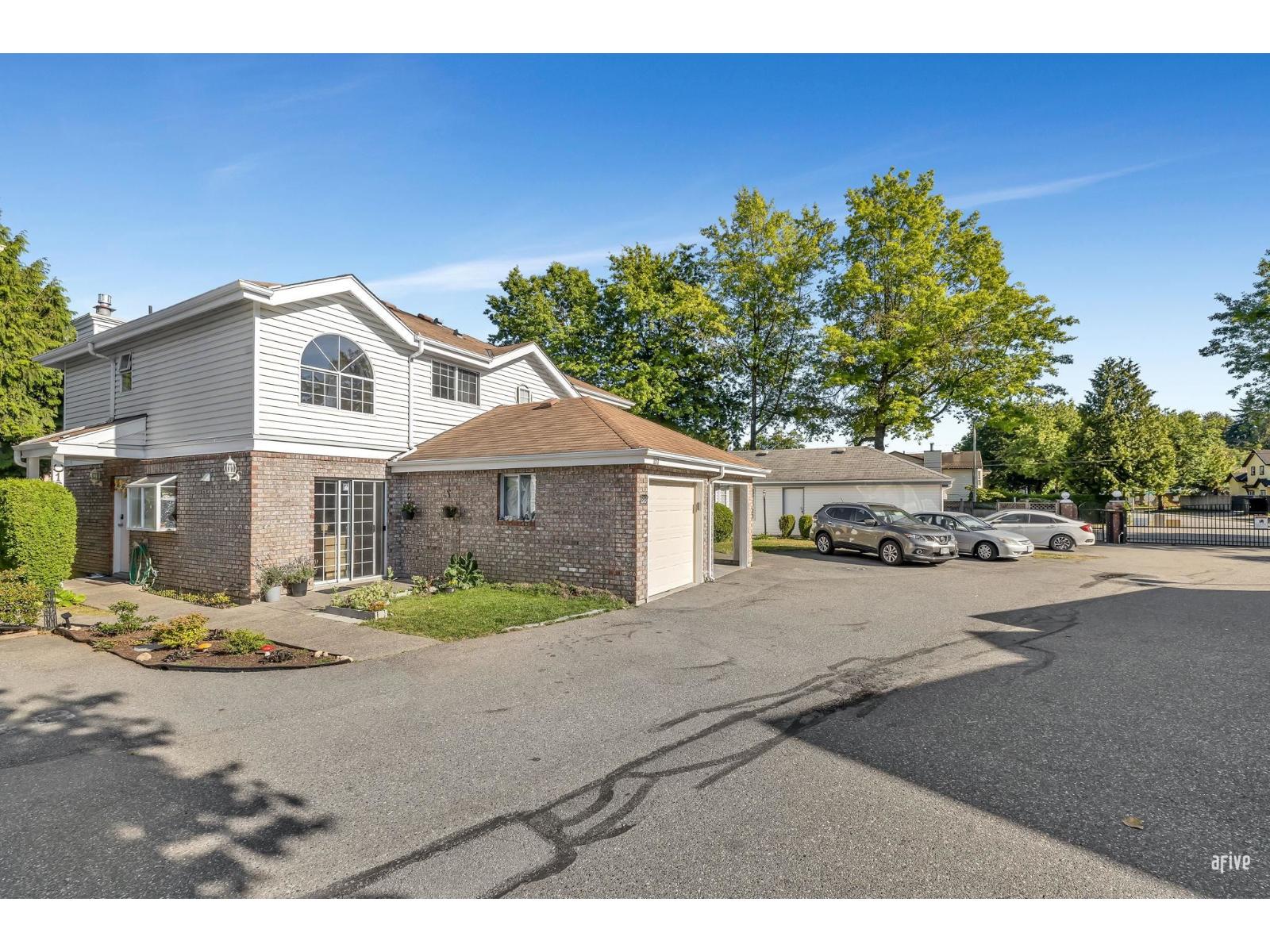 151 12233 92 AVENUE Property Photo 1