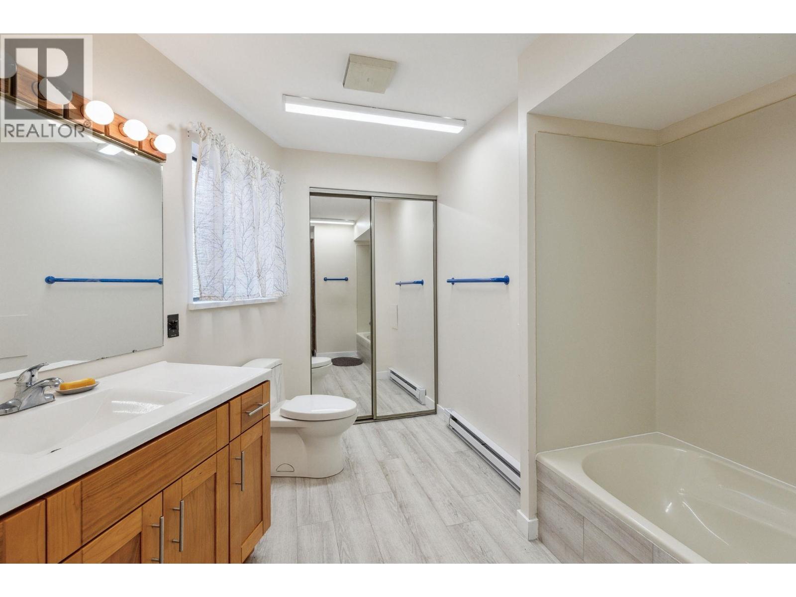 4523 King Edward Place Property Photo 25