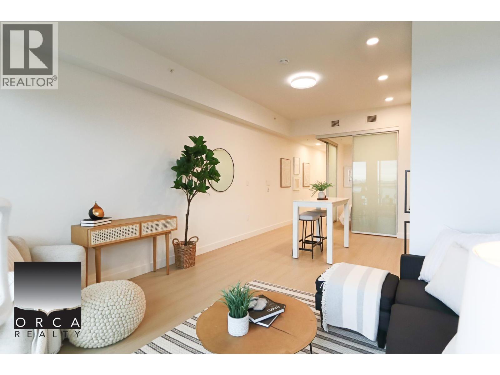 505 422 E 3rd Street Property Photo 12