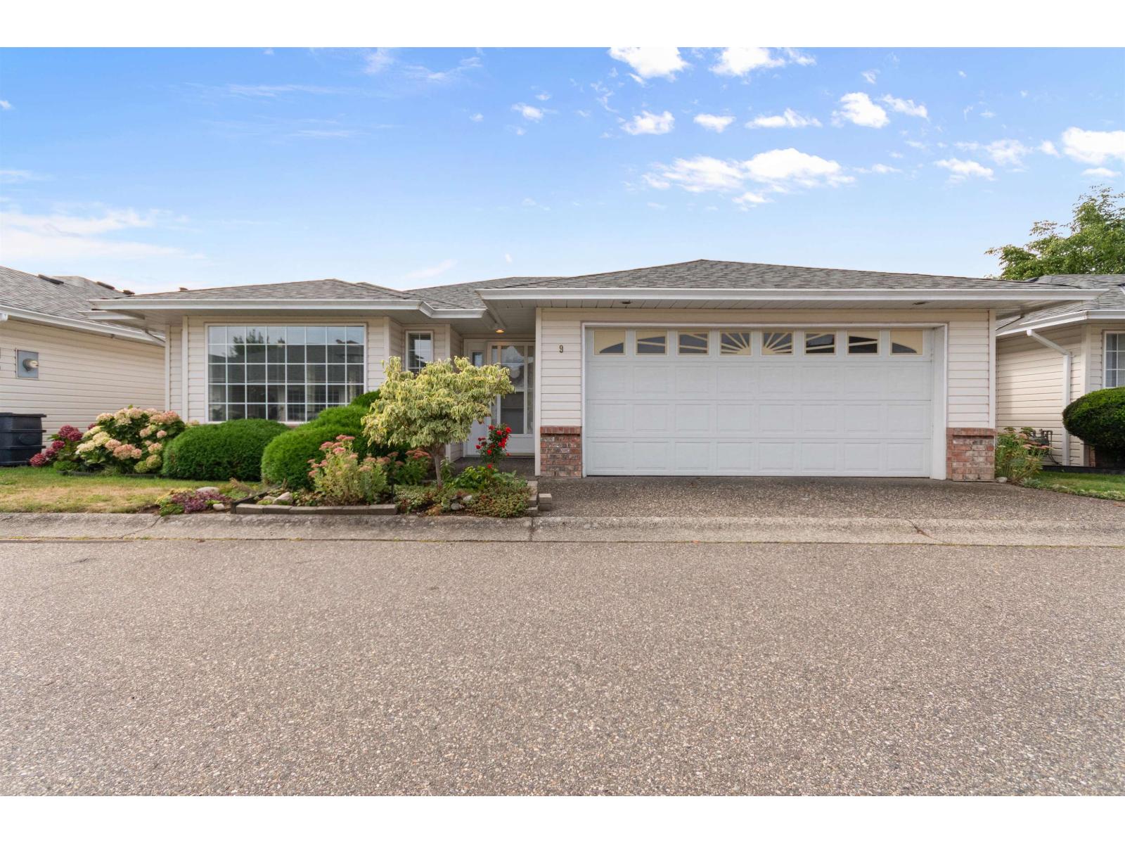 9 9420 Woodbine Street, Chilliwack Proper East Property Photo 1